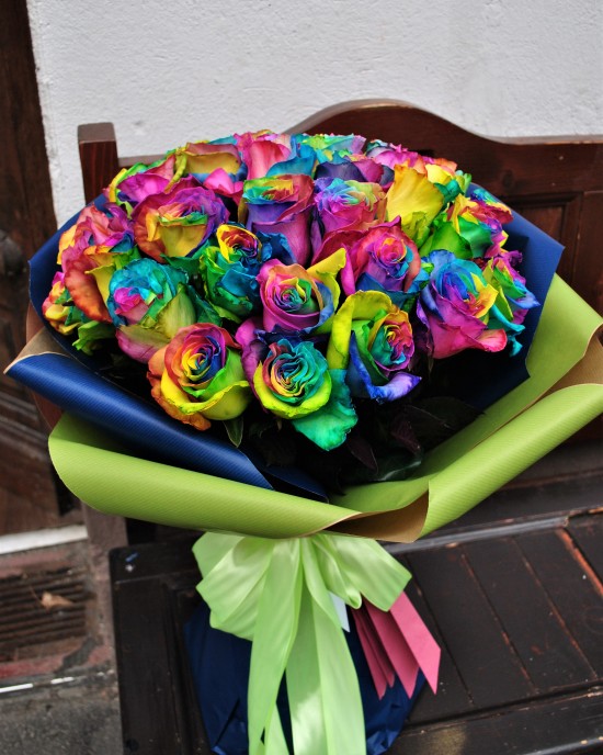 Buchet trandafiri Rainbow at Heart