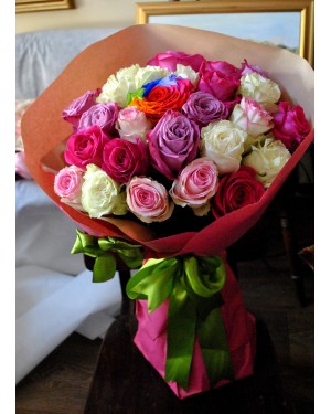 Buchet trandafiri Rainbow at Heart